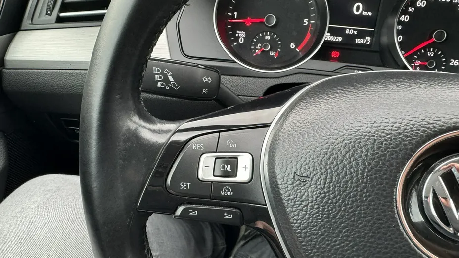 VOLKSWAGEN Passat -