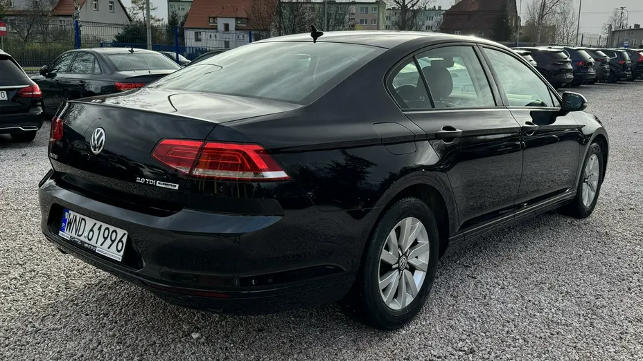 VOLKSWAGEN Passat -