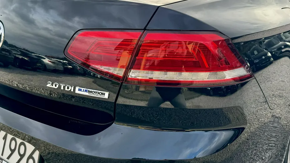 VOLKSWAGEN Passat -