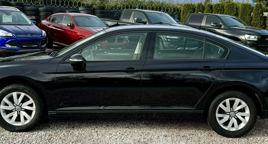 VOLKSWAGEN Passat -
