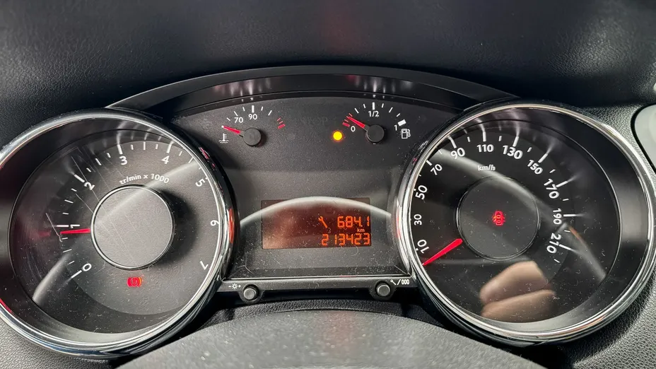 PEUGEOT 5008 -