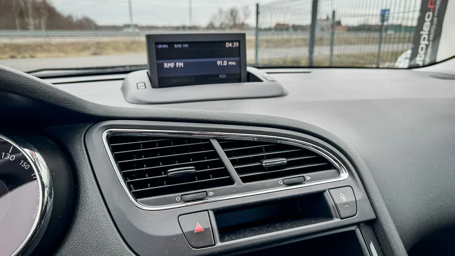 PEUGEOT 5008 -
