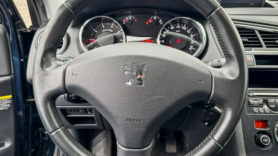 PEUGEOT 5008 -
