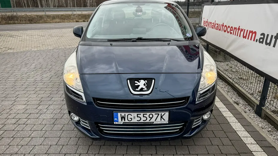 PEUGEOT 5008 -