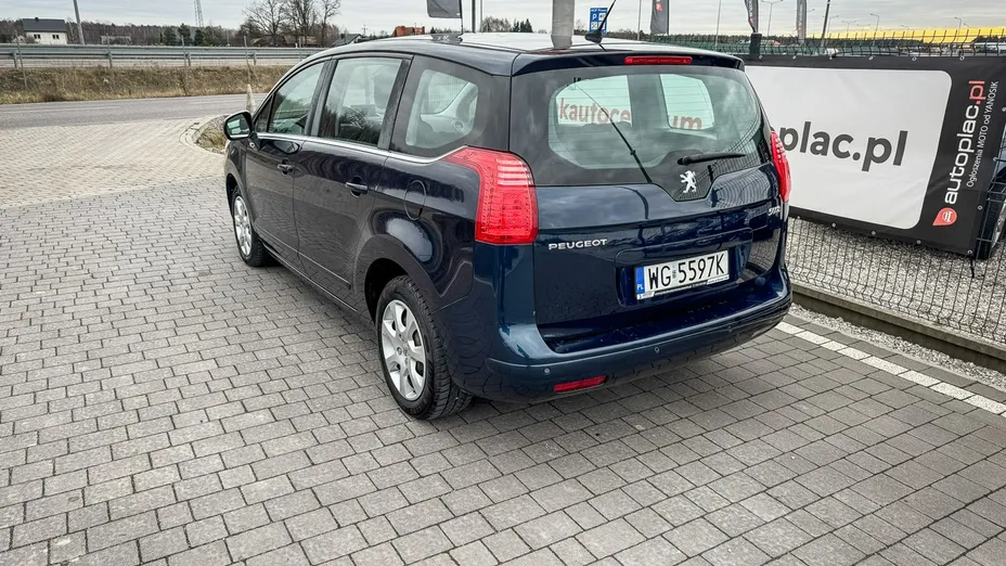 PEUGEOT 5008 -