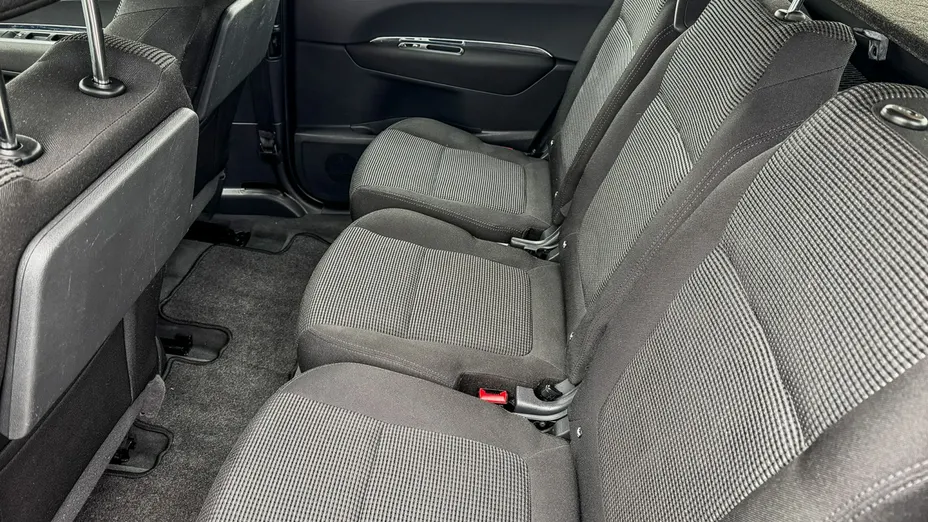PEUGEOT 5008 -