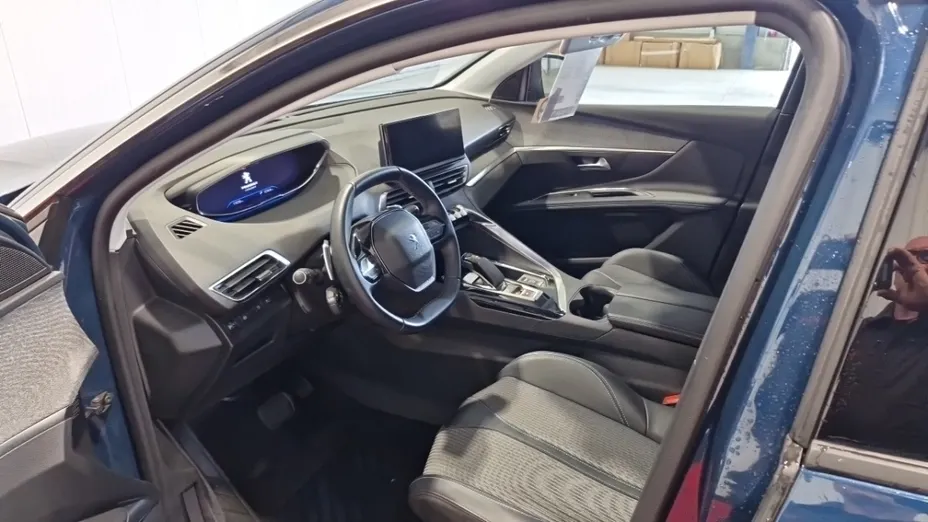 PEUGEOT 3008 -