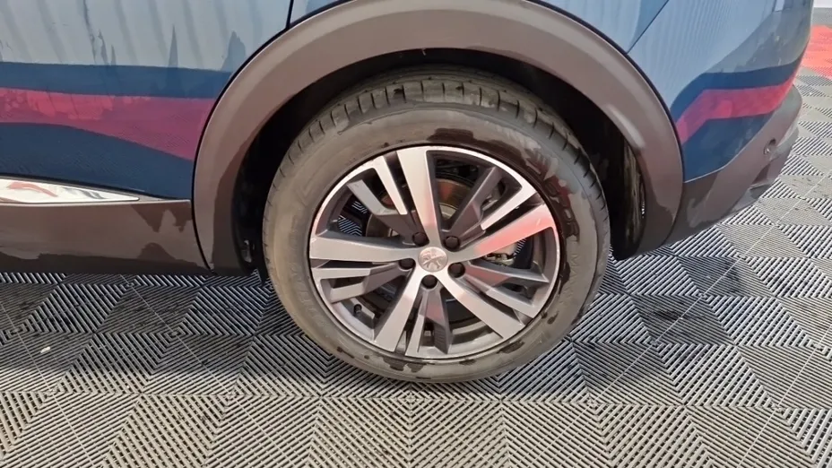 PEUGEOT 3008 -
