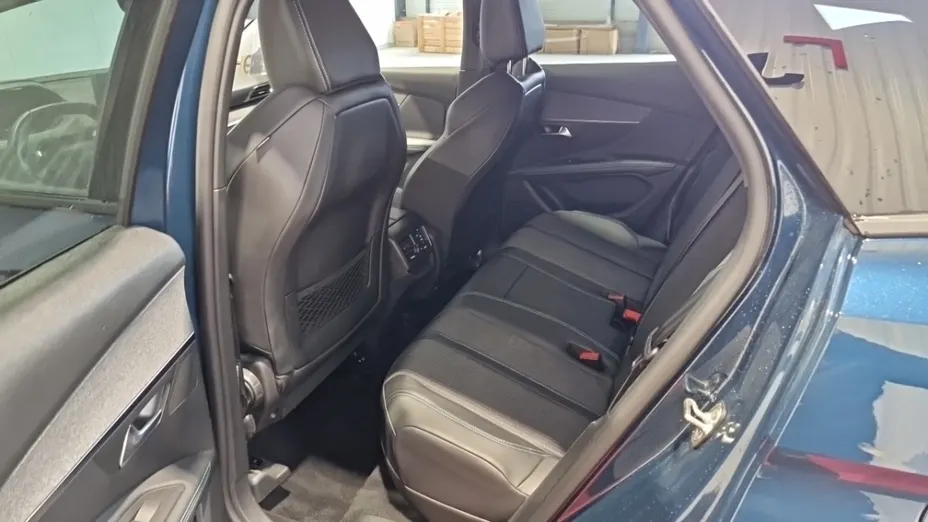 PEUGEOT 3008 -