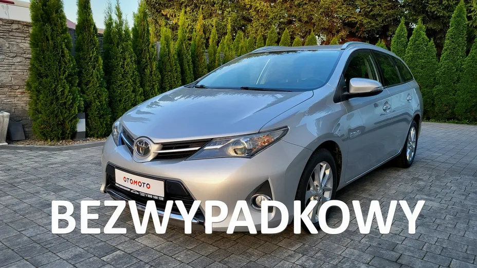 TOYOTA Auris -