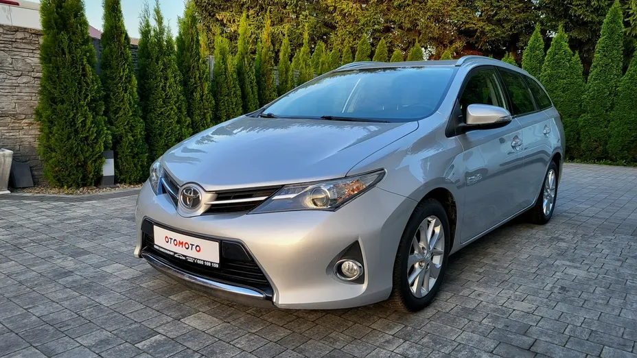TOYOTA Auris -