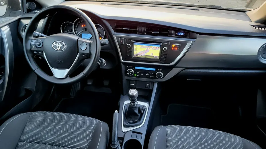 TOYOTA Auris -