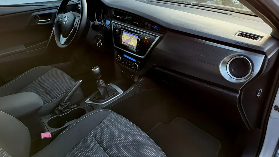 TOYOTA Auris -