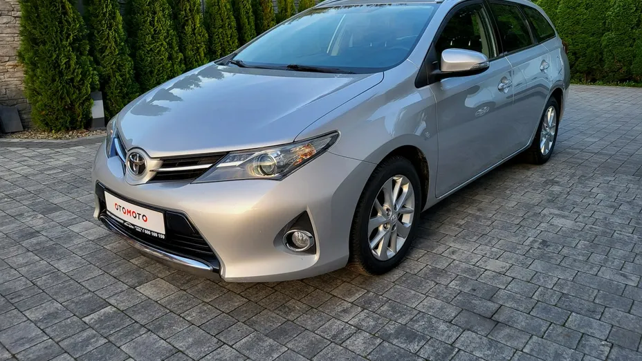TOYOTA Auris -