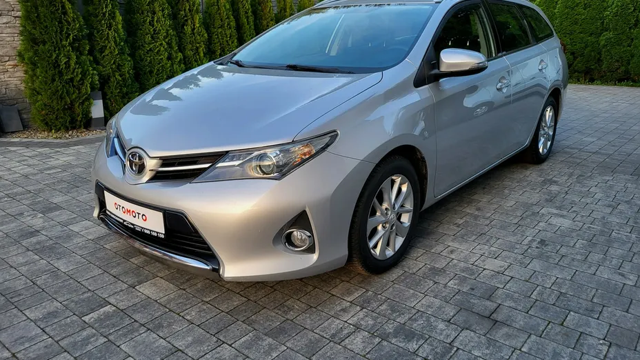 TOYOTA Auris -
