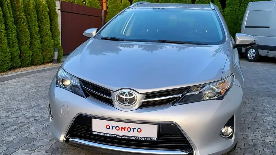 TOYOTA Auris -