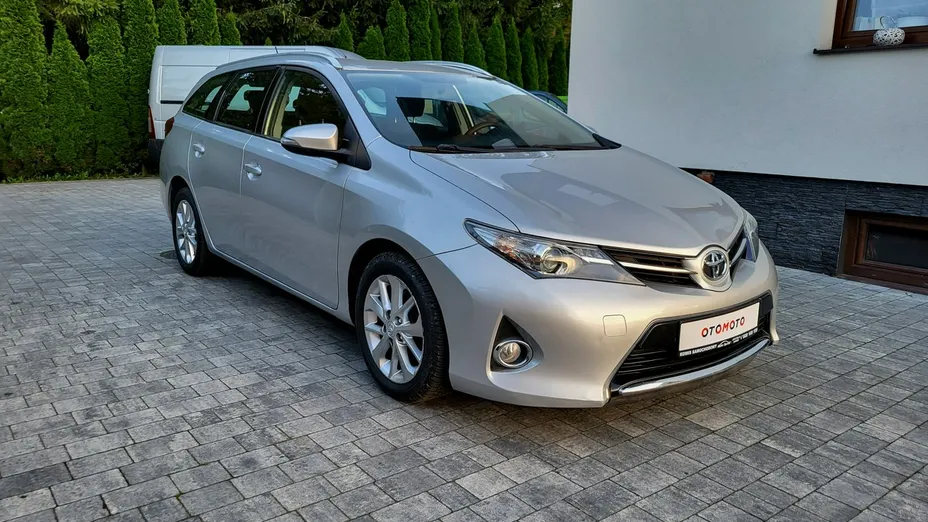 TOYOTA Auris -