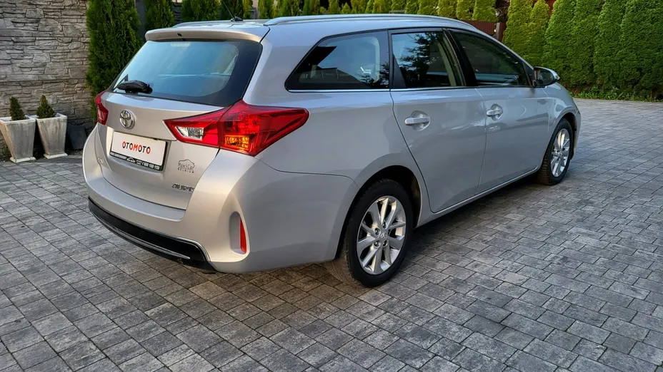 TOYOTA Auris -