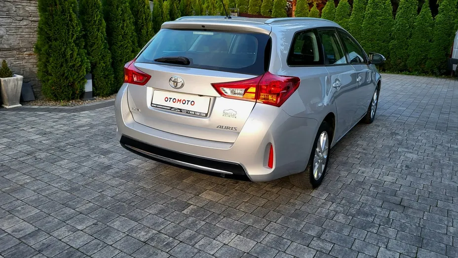 TOYOTA Auris -