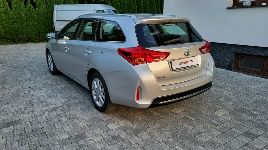 TOYOTA Auris -