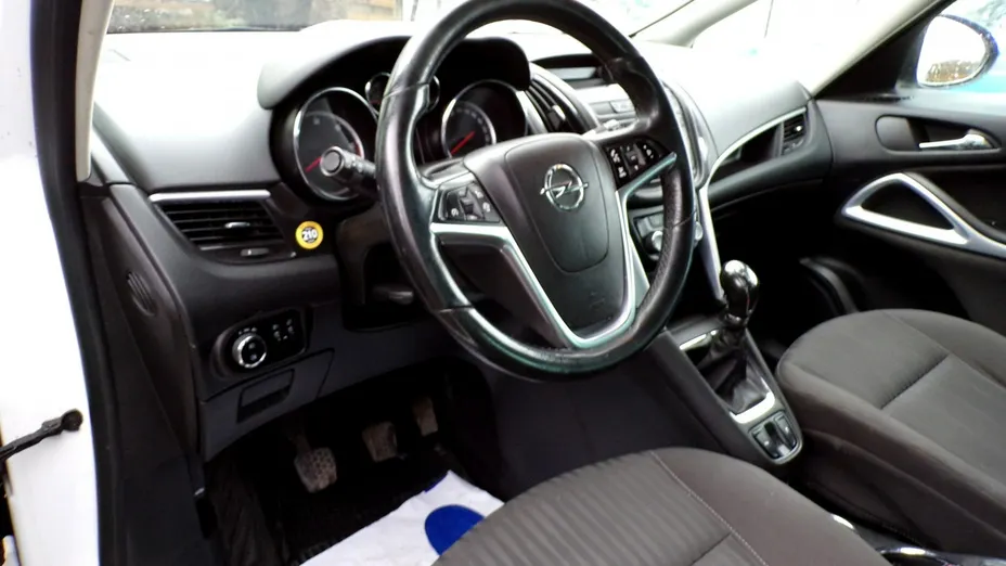 OPEL Zafira -