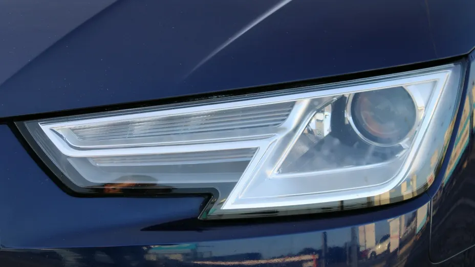 AUDI A4 -