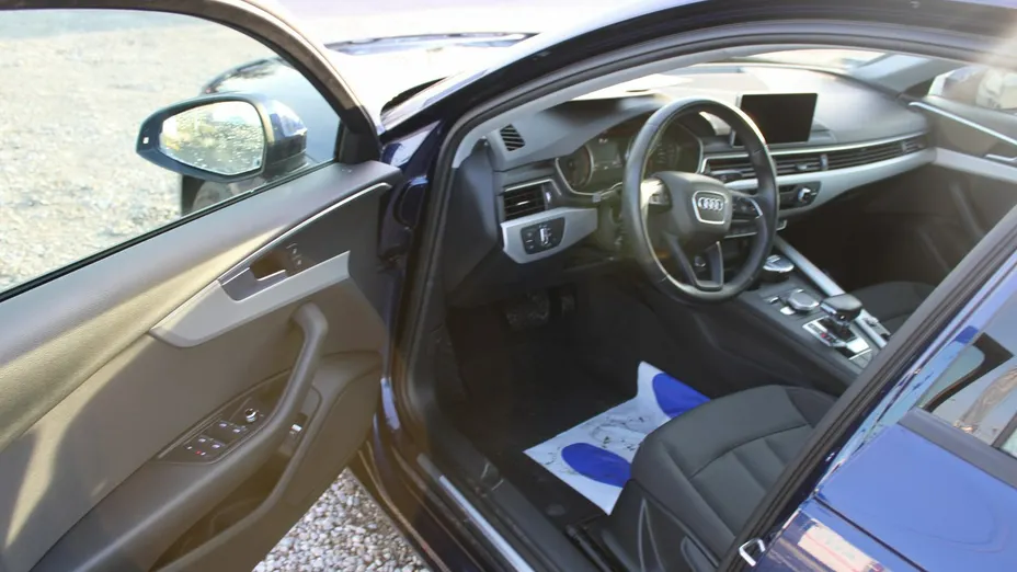 AUDI A4 -
