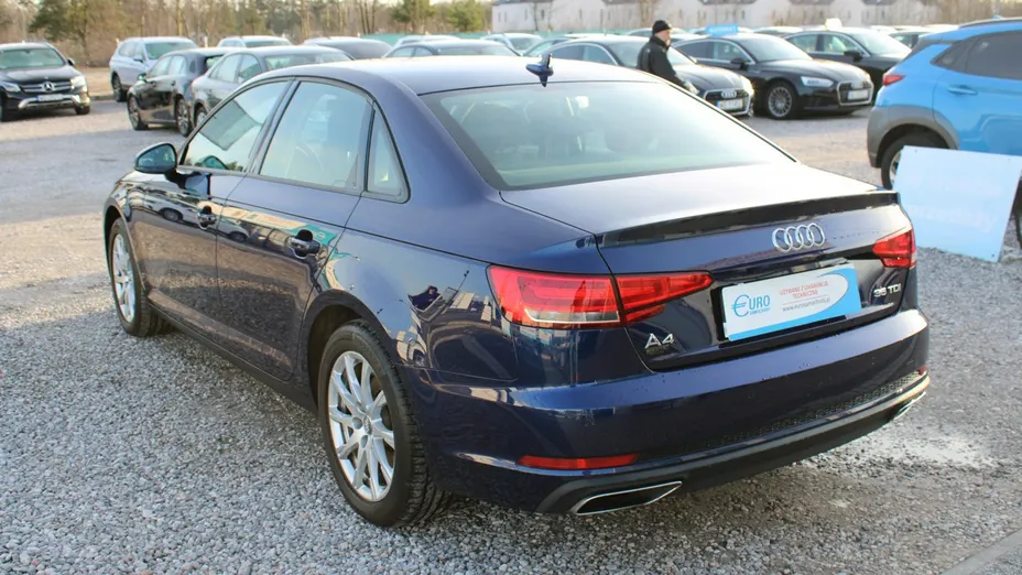 AUDI A4 -