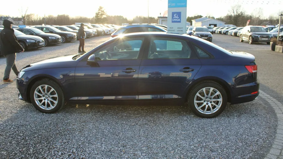 AUDI A4 -