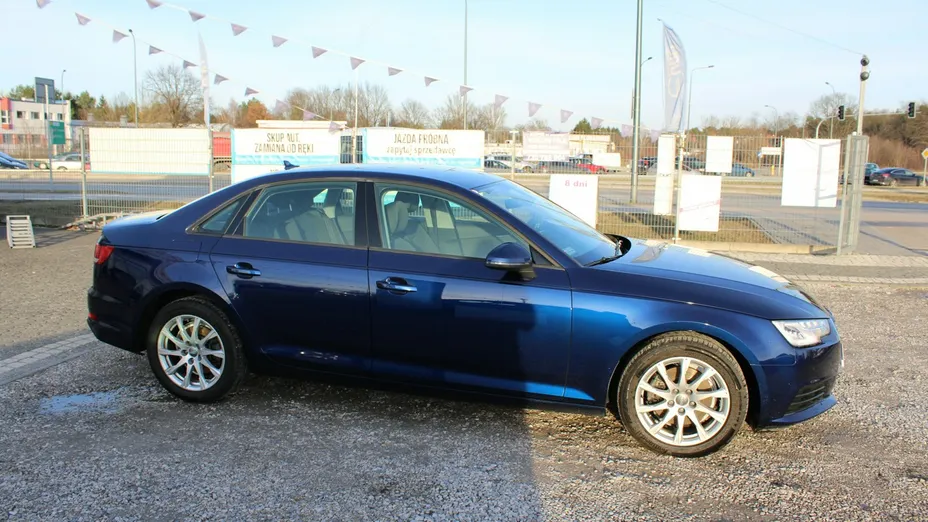 AUDI A4 -