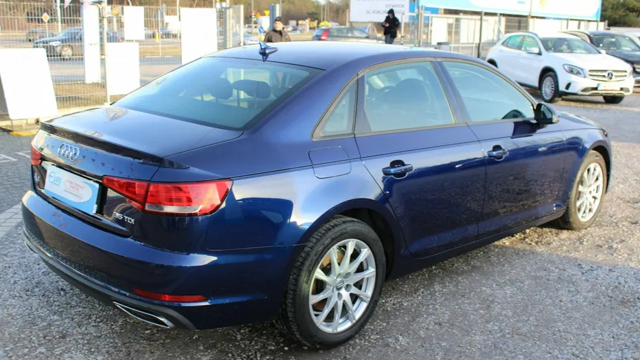 AUDI A4 -