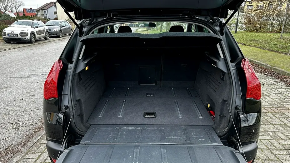 PEUGEOT 3008 -