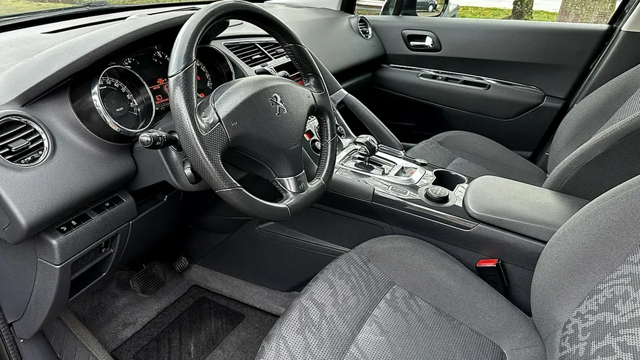 PEUGEOT 3008 -