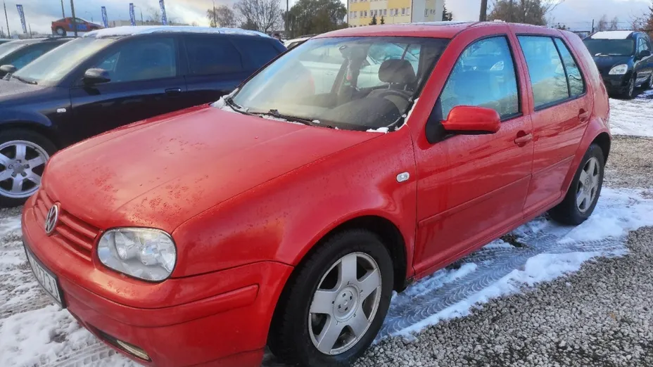 VOLKSWAGEN Golf -