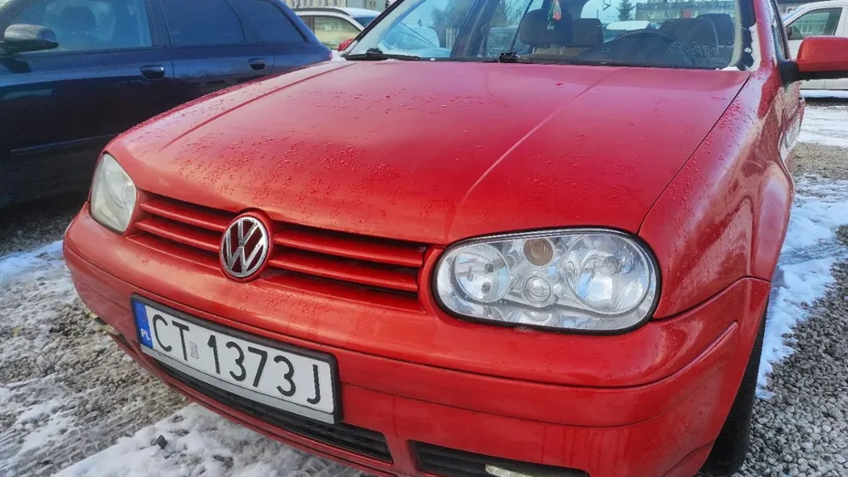 VOLKSWAGEN Golf -