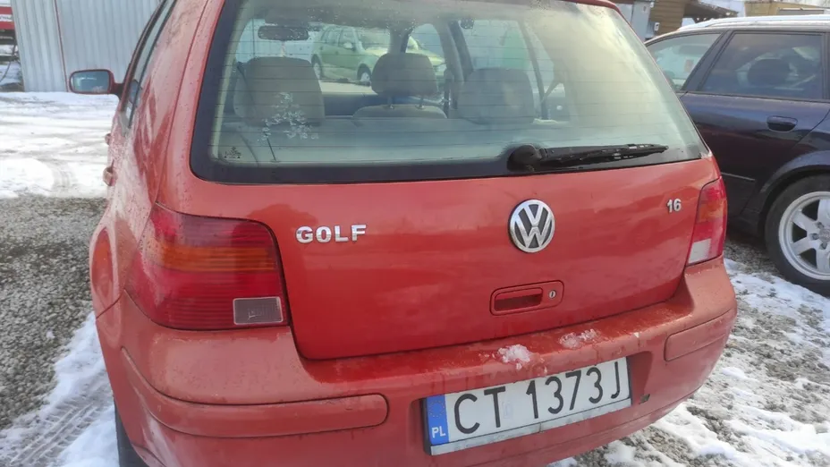 VOLKSWAGEN Golf -