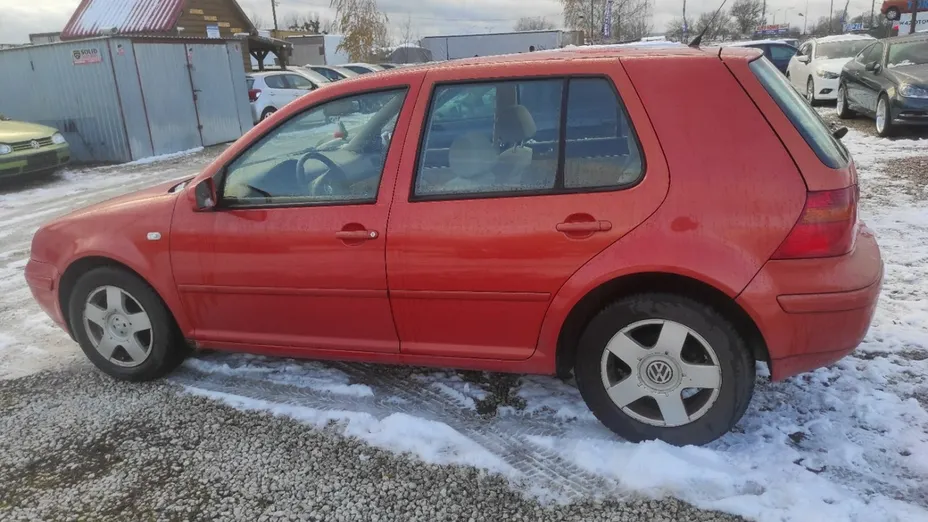 VOLKSWAGEN Golf -