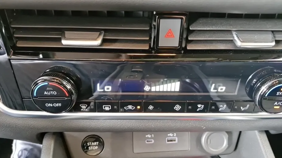 NISSAN X-Trail -