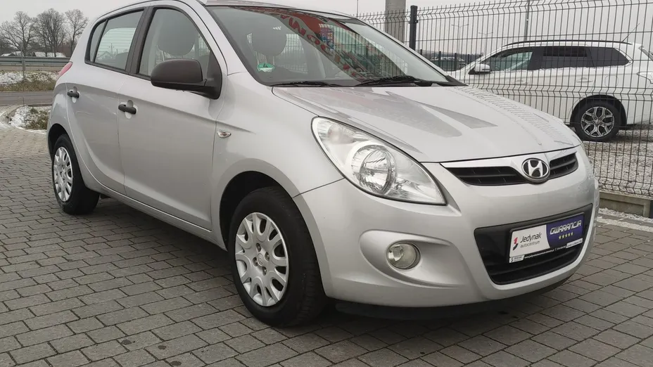 HYUNDAI i20 -