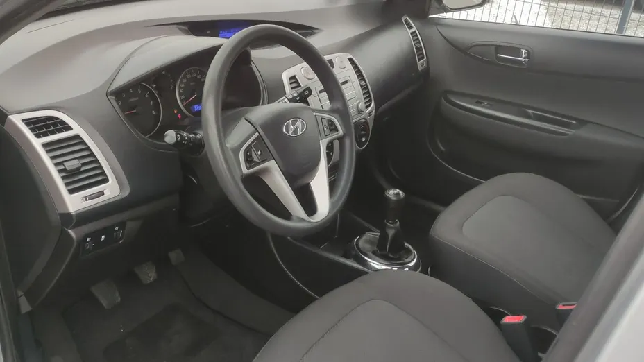 HYUNDAI i20 -