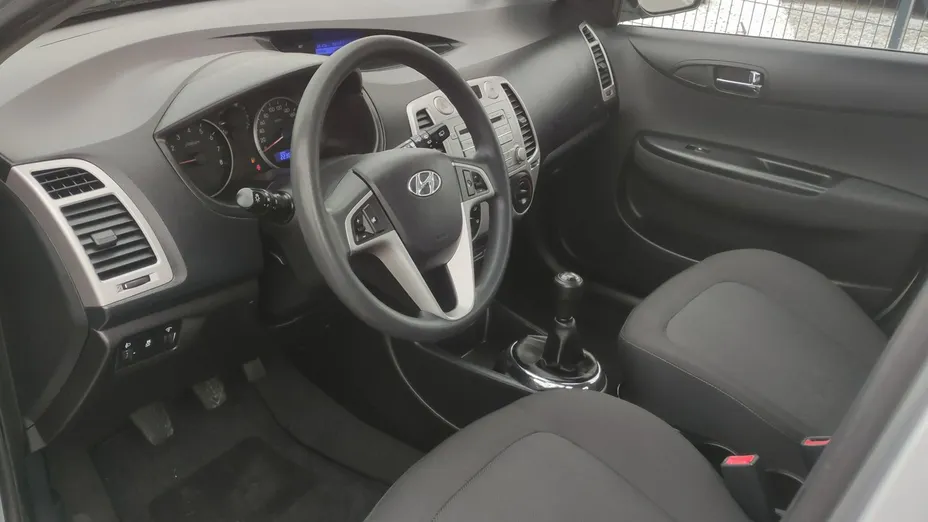 HYUNDAI i20 -