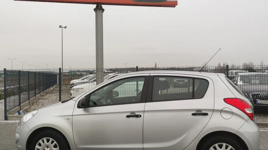 HYUNDAI i20 -