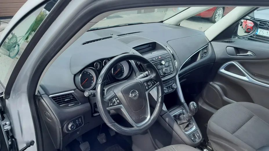 OPEL Zafira -