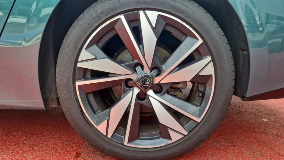 PEUGEOT 308 -