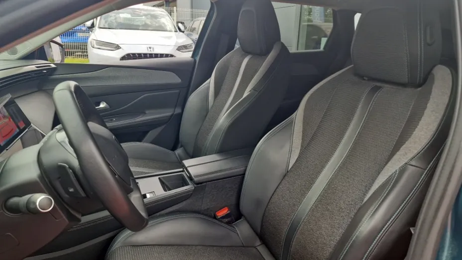 PEUGEOT 308 -