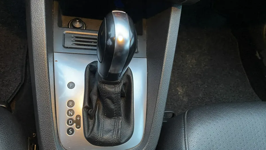 VOLKSWAGEN Jetta -