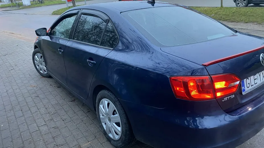 VOLKSWAGEN Jetta -