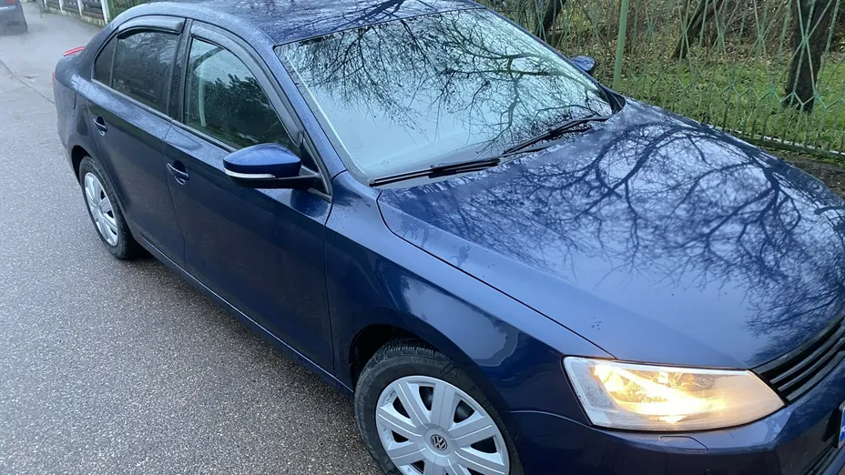VOLKSWAGEN Jetta -