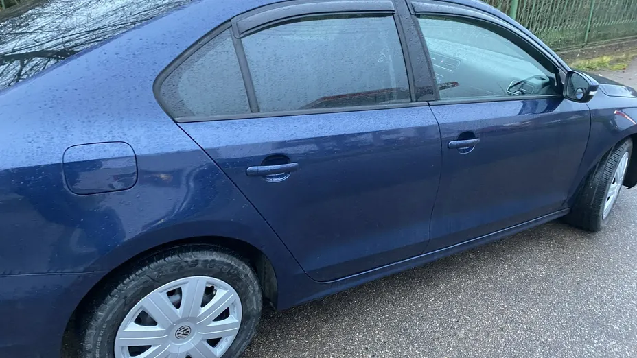 VOLKSWAGEN Jetta -