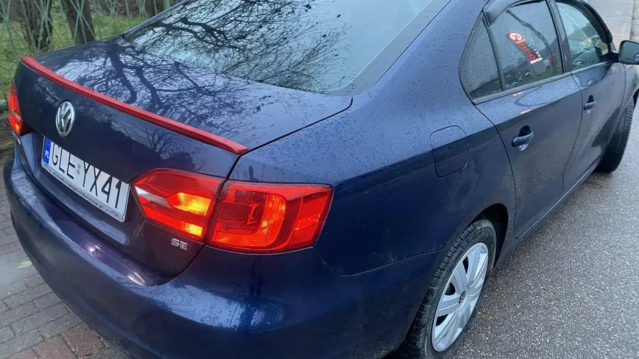 VOLKSWAGEN Jetta -